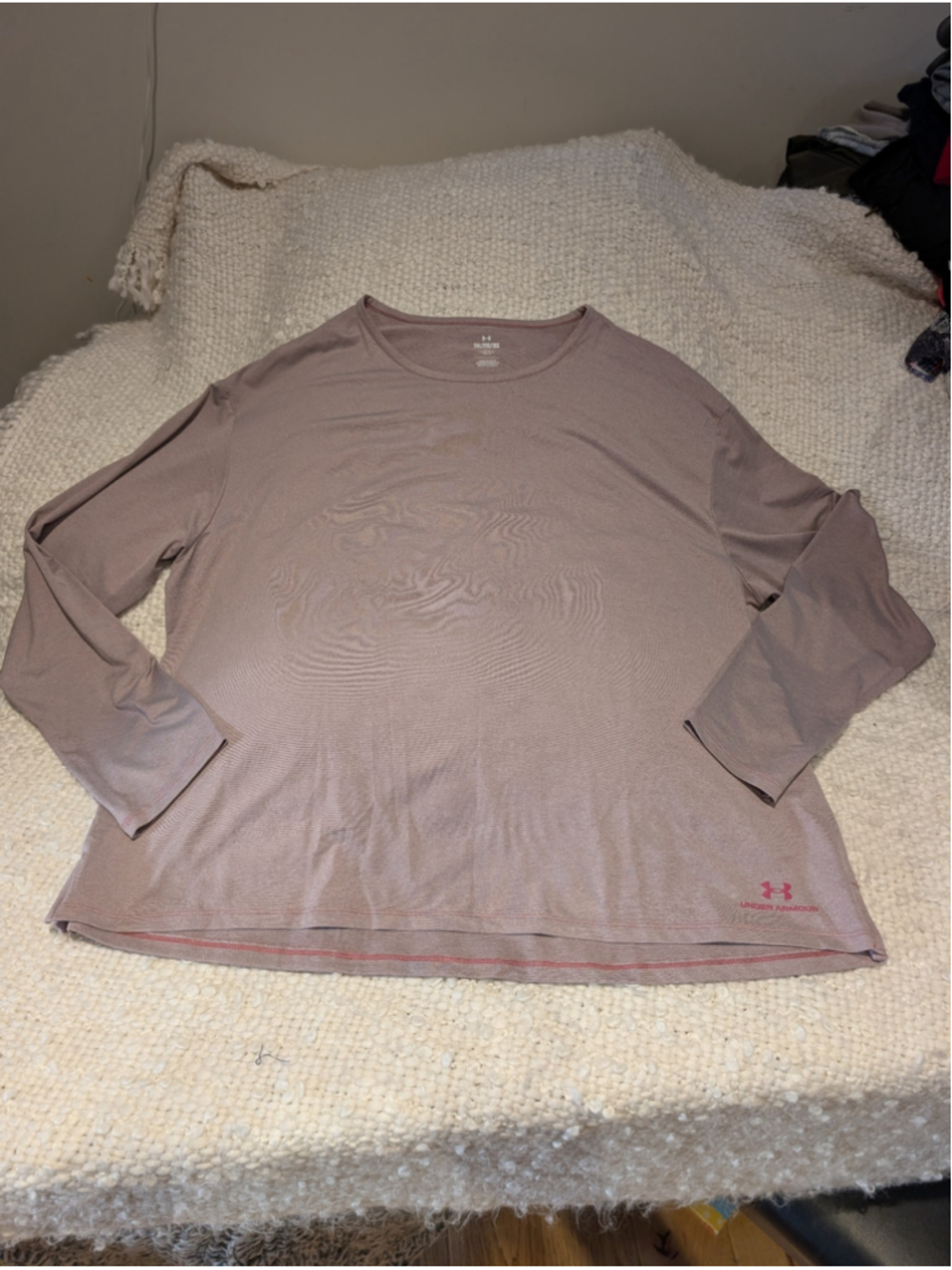 704 - Under Armour 2XL Mauve Long Sleeve Athletic Top - Picture 2 of 8